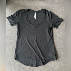 Babaton V-neck Tee